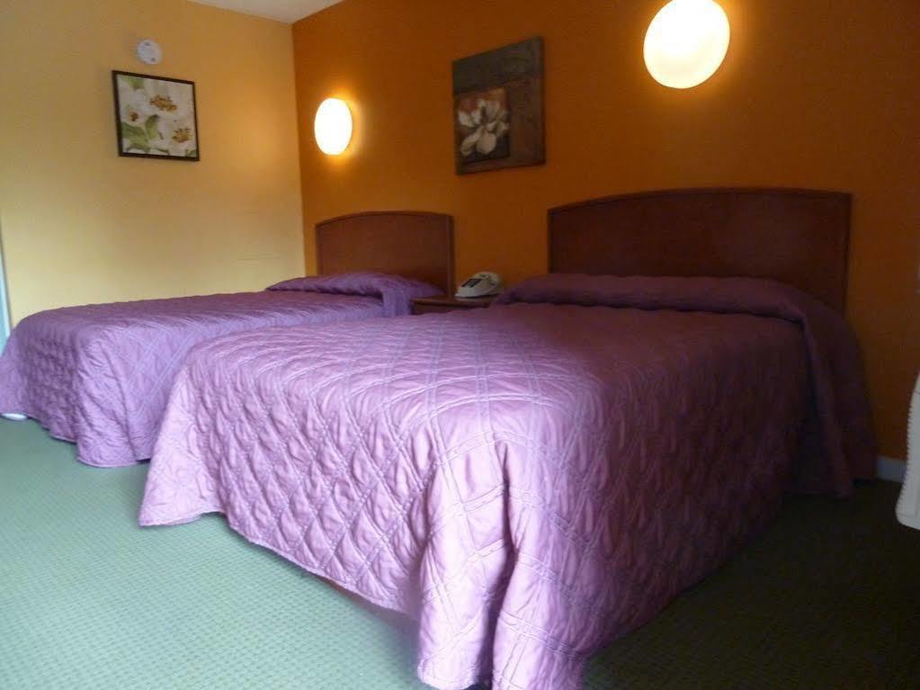 Lakeland Inn - Bohemia Zewnętrze zdjęcie