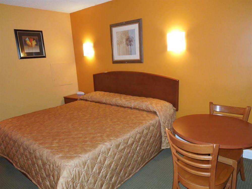 Lakeland Inn - Bohemia Zewnętrze zdjęcie