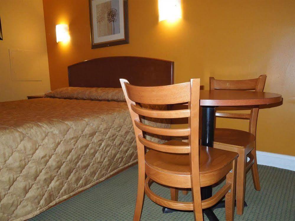 Lakeland Inn - Bohemia Zewnętrze zdjęcie